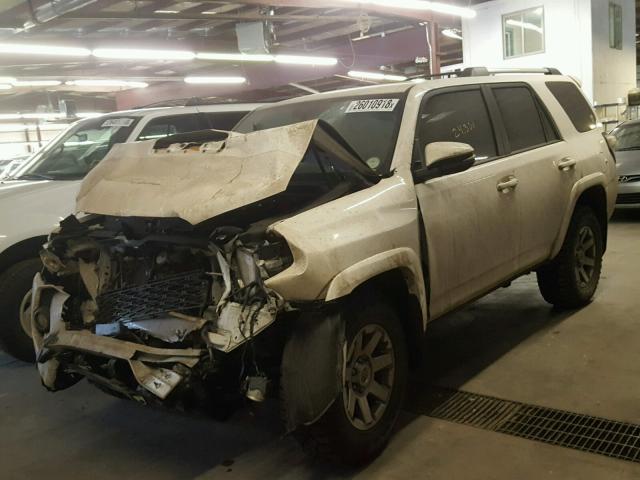 JTEBU5JR4G5379858 - 2016 TOYOTA 4RUNNER SR WHITE photo 2