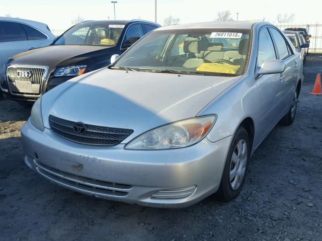 4T1BE30K03U738354 - 2003 TOYOTA CAMRY LE SILVER photo 2