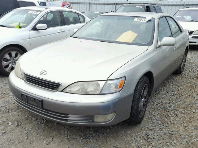 JT8BF28G9W5051575 - 1998 LEXUS ES 300 TAN photo 2