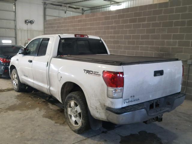 5TFRY5F10BX107931 - 2011 TOYOTA TUNDRA DOU WHITE photo 3