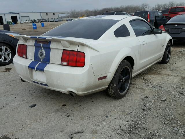 1ZVFT82H175246116 - 2007 FORD MUSTANG GT WHITE photo 4