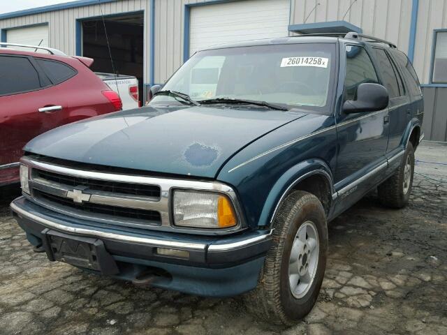 1GNDT13W5VK194834 - 1997 CHEVROLET BLAZER GREEN photo 2