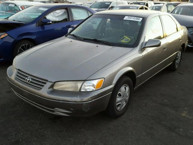 JT2BG22KXW0119223 - 1998 TOYOTA CAMRY CE GRAY photo 2