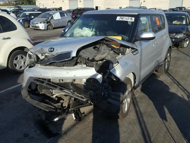 KNDJN2A2XG7831928 - 2016 KIA SOUL SILVER photo 2