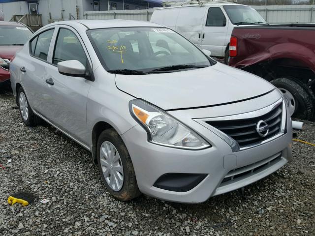 3N1CN7AP9GL895085 - 2016 NISSAN VERSA S SILVER photo 1