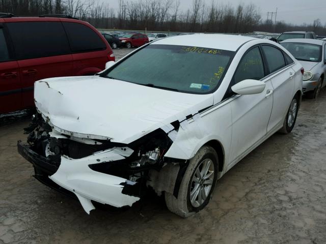 5NPEB4AC4DH751062 - 2013 HYUNDAI SONATA GLS WHITE photo 2