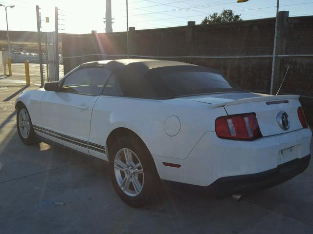 1ZVBP8EM6C5203753 - 2012 FORD MUSTANG WHITE photo 3