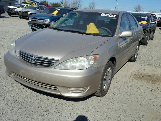 4T1BE32K55U092261 - 2005 TOYOTA CAMRY LE GOLD photo 2