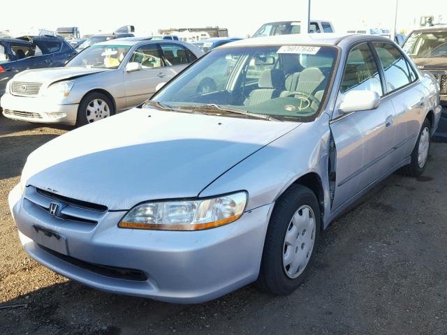 1HGCG5644WA102888 - 1998 HONDA ACCORD LX SILVER photo 2