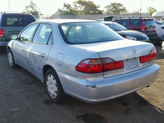 1HGCG5644WA102888 - 1998 HONDA ACCORD LX SILVER photo 3