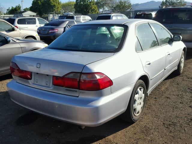 1HGCG5644WA102888 - 1998 HONDA ACCORD LX SILVER photo 4