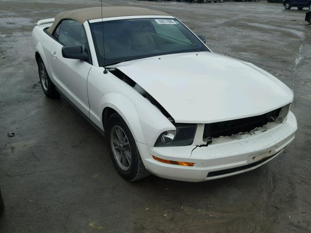 1ZVFT84N155256614 - 2005 FORD MUSTANG WHITE photo 1