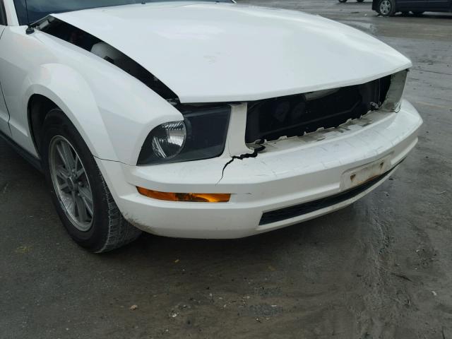 1ZVFT84N155256614 - 2005 FORD MUSTANG WHITE photo 9