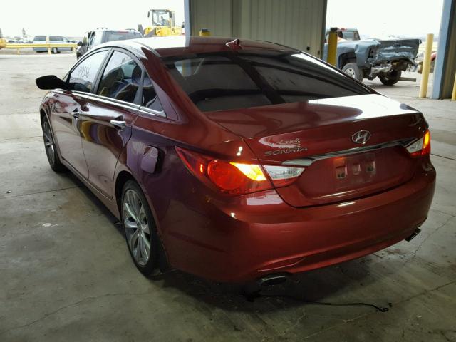 5NPEC4AC8CH384940 - 2012 HYUNDAI SONATA SE RED photo 3