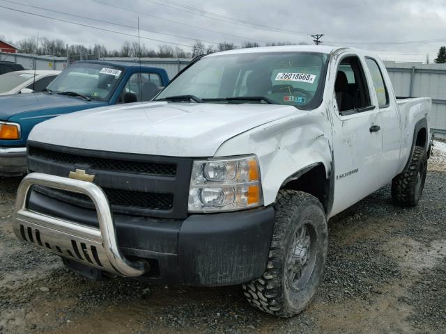 2GCEK190981280672 - 2008 CHEVROLET SILVERADO WHITE photo 2