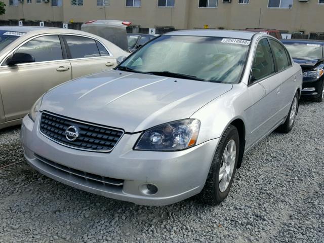 1N4AL11D35C272315 - 2005 NISSAN ALTIMA S GRAY photo 2