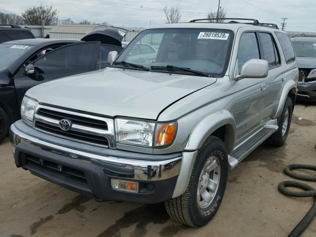 JT3GN86R3Y0161074 - 2000 TOYOTA 4RUNNER SR SILVER photo 2