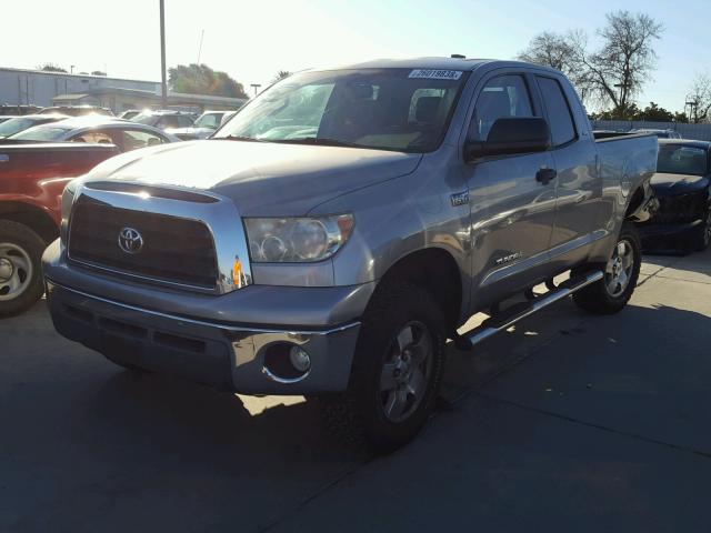 5TBRV54187S466252 - 2007 TOYOTA TUNDRA DOU SILVER photo 2