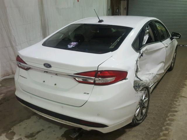 3FA6P0H70HR282696 - 2017 FORD FUSION SE WHITE photo 4