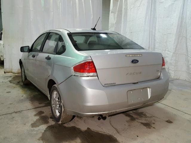 1FAHP3FN0AW258610 - 2010 FORD FOCUS SE GRAY photo 3