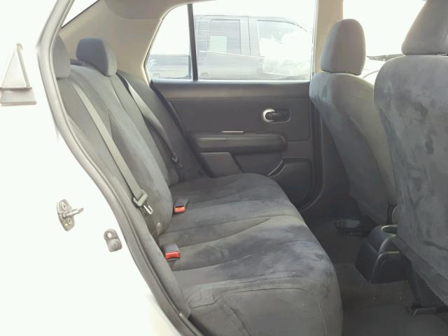 3N1BC11E48L386505 - 2008 NISSAN VERSA S SILVER photo 6