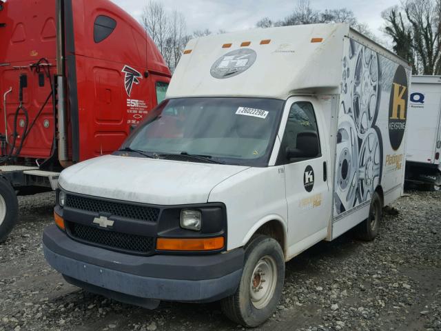 1GBHG31U431108786 - 2003 CHEVROLET EXPRESS G3 WHITE photo 2