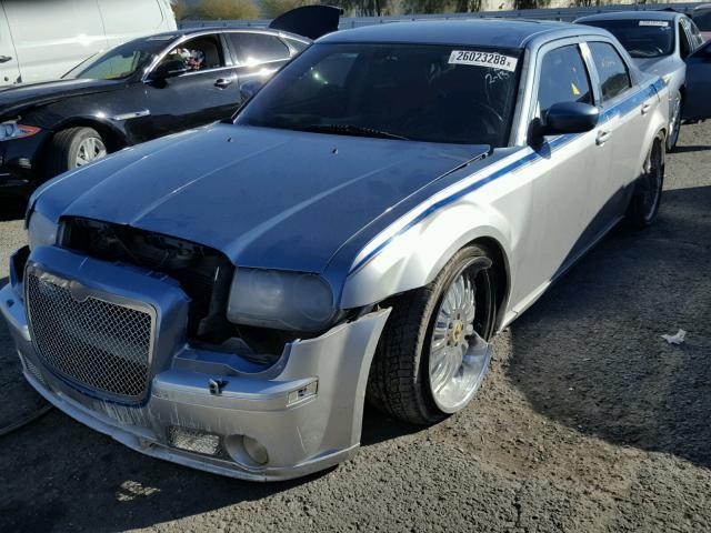 2C3LA73W16H332458 - 2006 CHRYSLER 300C SRT-8 SILVER photo 2