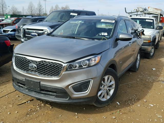 5XYPGDA51HG225397 - 2017 KIA SORENTO LX GRAY photo 2