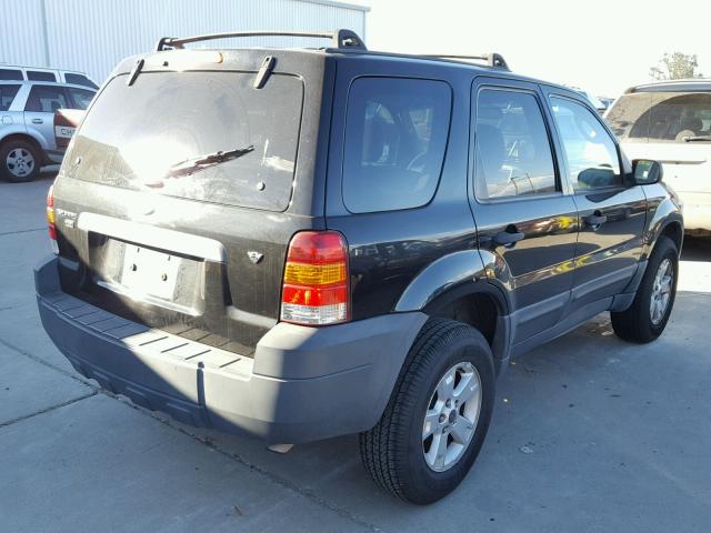 1FMYU03155KD99460 - 2005 FORD ESCAPE XLT BLACK photo 4