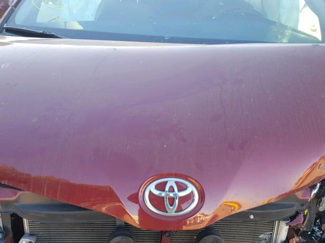 5TDKK3DC0FS564455 - 2015 TOYOTA SIENNA LE RED photo 7