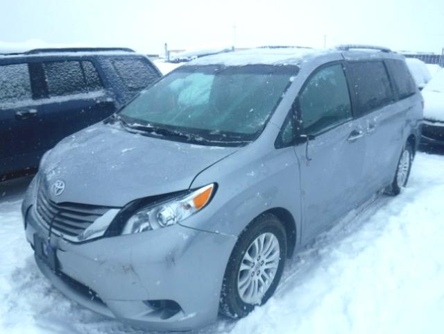 5TDYK3DC3GS741558 - 2016 TOYOTA SIENNA XLE SILVER photo 2