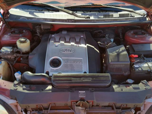 KNDUP132356680691 - 2005 KIA SEDONA EX RED photo 7