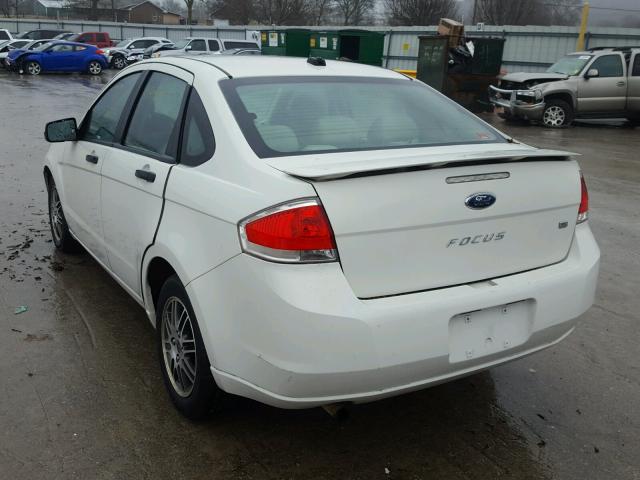 1FAHP3FN2AW195784 - 2010 FORD FOCUS SE WHITE photo 3