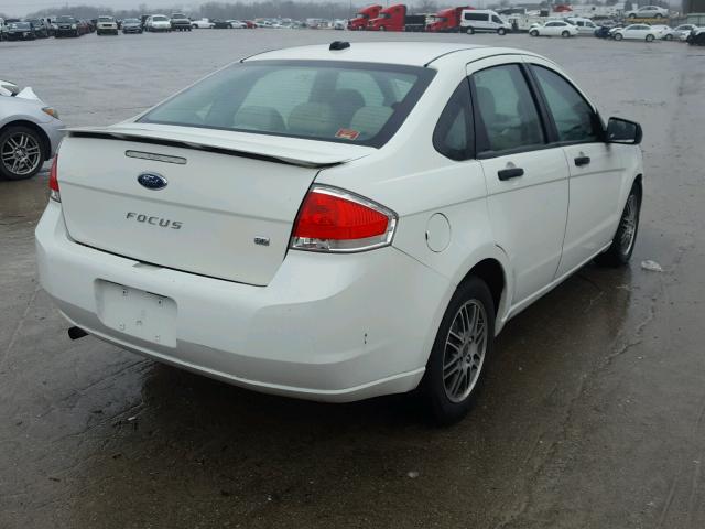 1FAHP3FN2AW195784 - 2010 FORD FOCUS SE WHITE photo 4