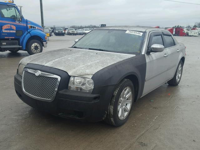 2C3LA43R46H282017 - 2006 CHRYSLER 300 SILVER photo 2