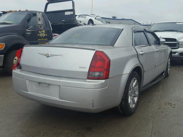 2C3LA43R46H282017 - 2006 CHRYSLER 300 SILVER photo 4