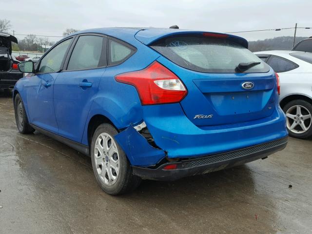 1FAHP3K22CL327555 - 2012 FORD FOCUS SE BLUE photo 3