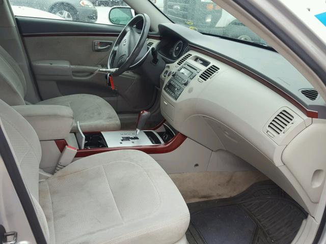 KMHFC46F67A184395 - 2007 HYUNDAI AZERA SE SILVER photo 5