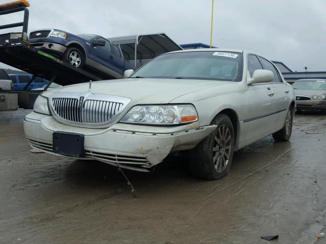 1LNHM81VX7Y629837 - 2007 LINCOLN TOWN CAR S WHITE photo 2