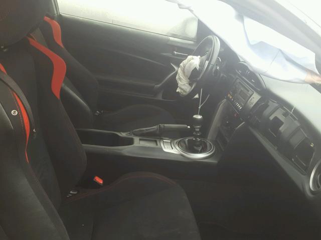 JF1ZNAA13D1703538 - 2013 TOYOTA SCION FR-S თეთრი ფოტო 5