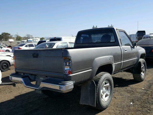 JT4RN63A3J0190068 - 1988 TOYOTA PICKUP RN6 GRAY photo 4