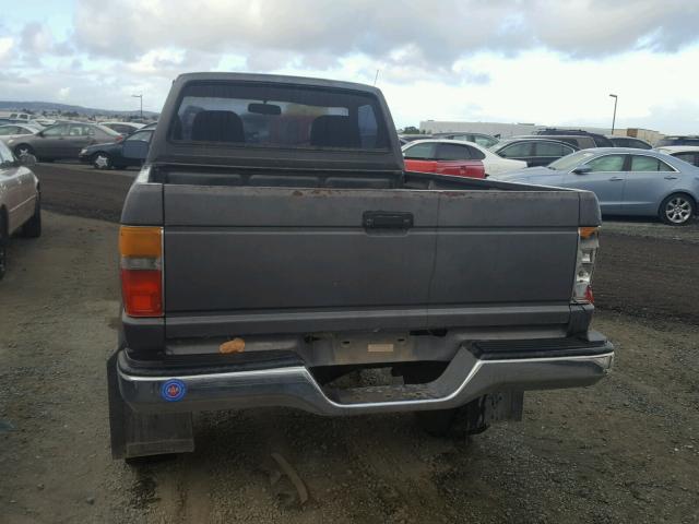 JT4RN63A3J0190068 - 1988 TOYOTA PICKUP RN6 GRAY photo 6