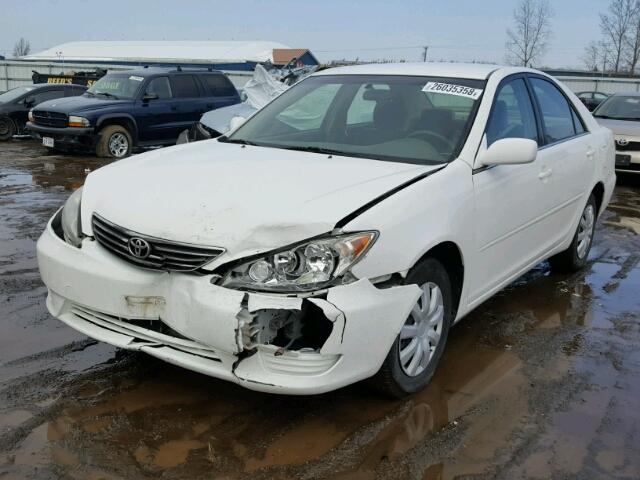 JTDBE32K763046622 - 2006 TOYOTA CAMRY LE WHITE photo 2