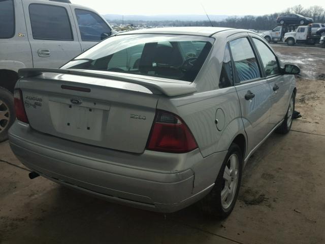 1FAFP34N27W182732 - 2007 FORD FOCUS ZX4 SILVER photo 4