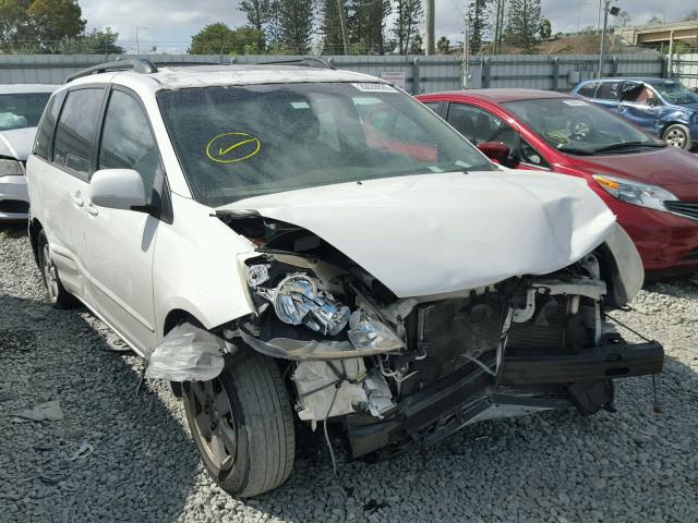 5TDZK22C47S044305 - 2007 TOYOTA SIENNA XLE WHITE photo 1