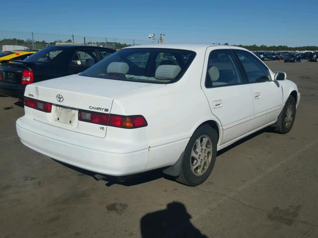 4T1BF22K0VU037921 - 1997 TOYOTA CAMRY CE WHITE photo 4