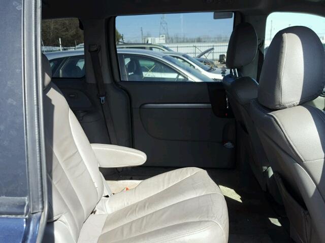 KNDMC233776040982 - 2007 HYUNDAI ENTOURAGE BLUE photo 6