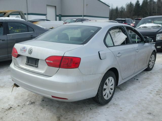 3VW2K7AJ6EM250654 - 2014 VOLKSWAGEN JETTA BASE ვერცხლისფერი ფოტო 4