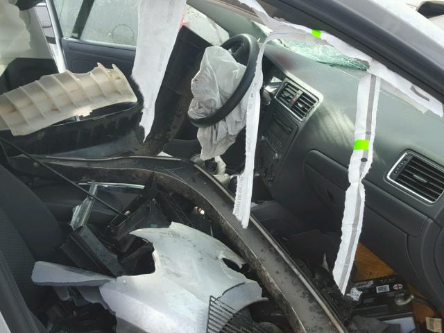 3VW2K7AJ6EM250654 - 2014 VOLKSWAGEN JETTA BASE ვერცხლისფერი ფოტო 5