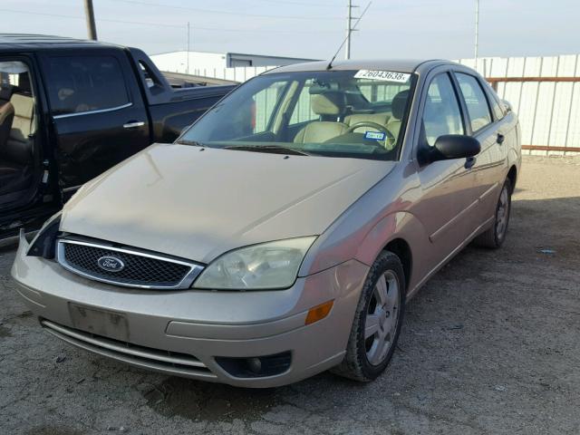 1FAFP34N87W177230 - 2007 FORD FOCUS ZX4 GOLD photo 2